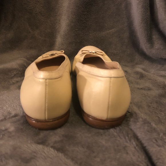 COPY - ❗️Salvatore Ferragamo Flats❗️ - Picture 4 of 6